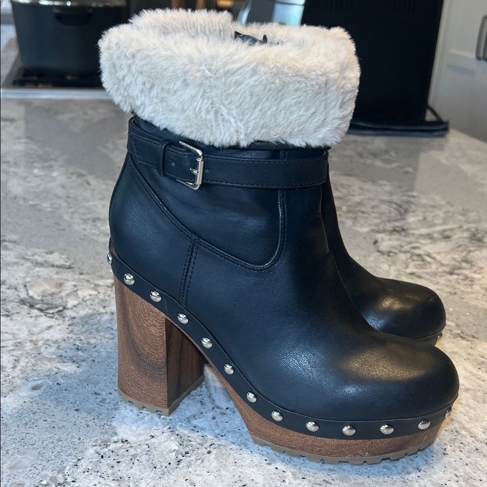 GUESS Damina Black Leather Wood Clog Platform Booties Fur Trim Size 7 EUC